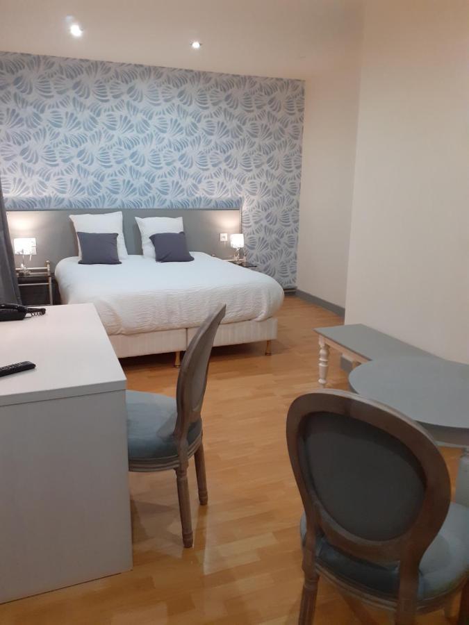 Logis Hotel Restaurant De L'Ecu モンバール エクステリア 写真