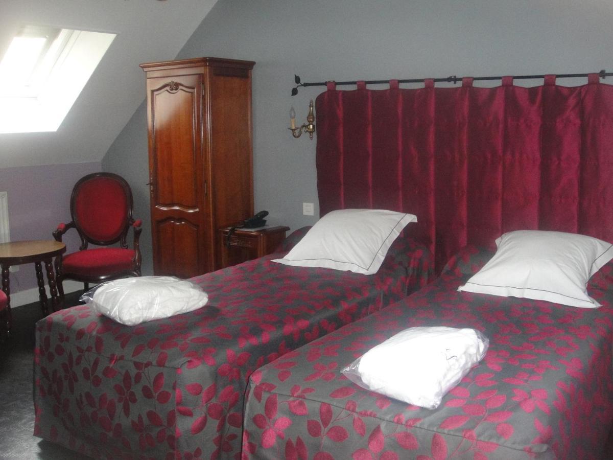Logis Hotel Restaurant De L'Ecu モンバール エクステリア 写真