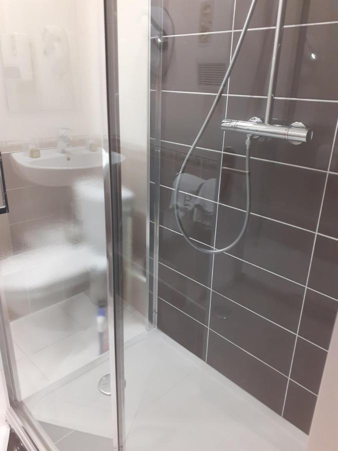 Logis Hotel Restaurant De L'Ecu モンバール エクステリア 写真